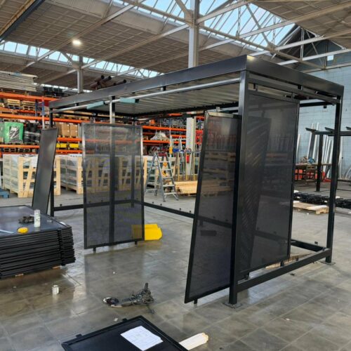 Fietsoverkapping Manheim - Modern en Maatwerk 83 Eindmontage van een fietsoverkapping in onze fabriek